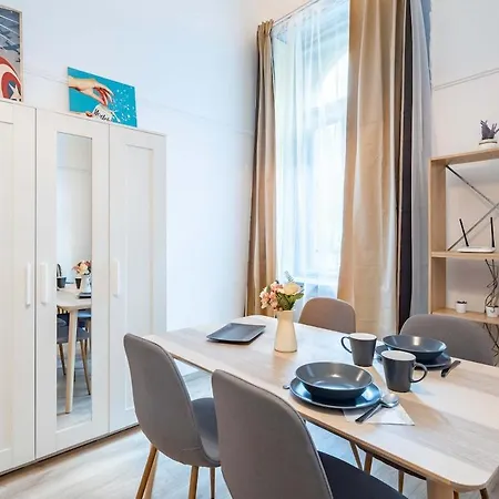 Cityscape Budget Harsfa Hideaway *