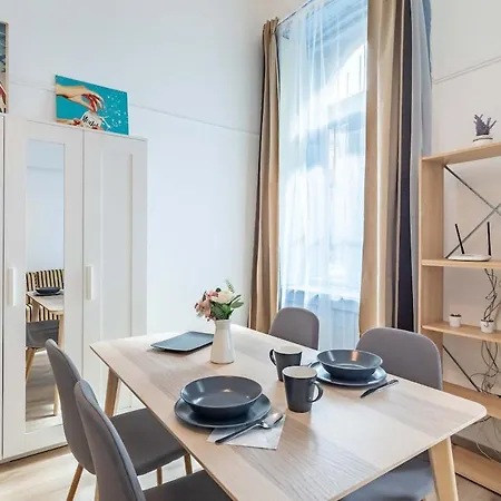Cityscape Budget Harsfa Hideaway Apartment *